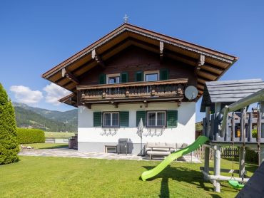 Exterior view of Chalet Hoamatl with balcony and mountain panorama